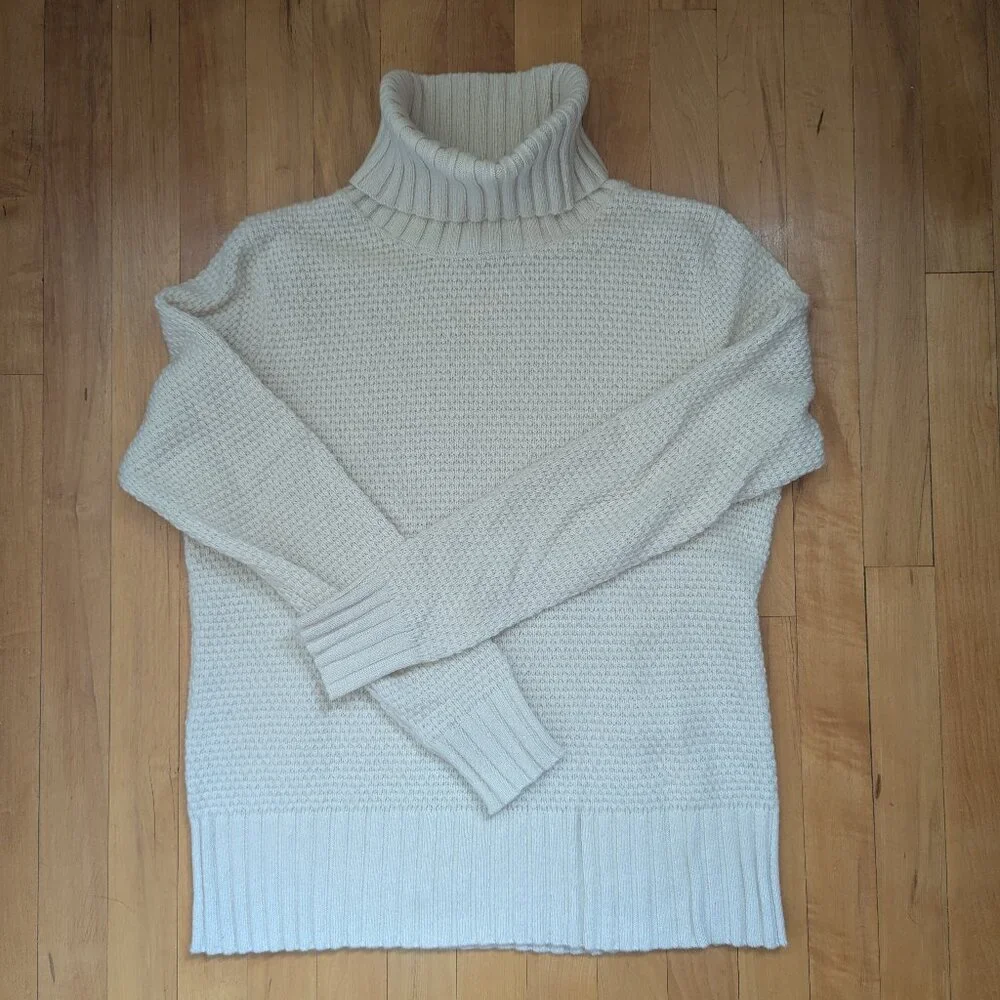 Patagonia women's recycled cashmere turtleneck sweater, med, ivory - Picture 5 of 6